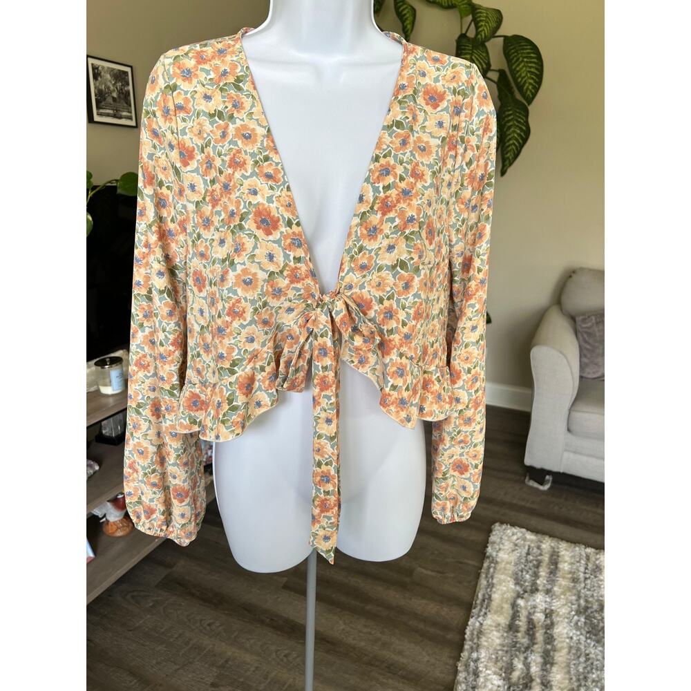 Sadie & Sage Womens Sz Small Floral Crop Top Flare Sleeves V Neck #538‎